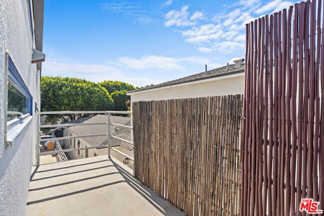 Building Photo - 1015 Marine St