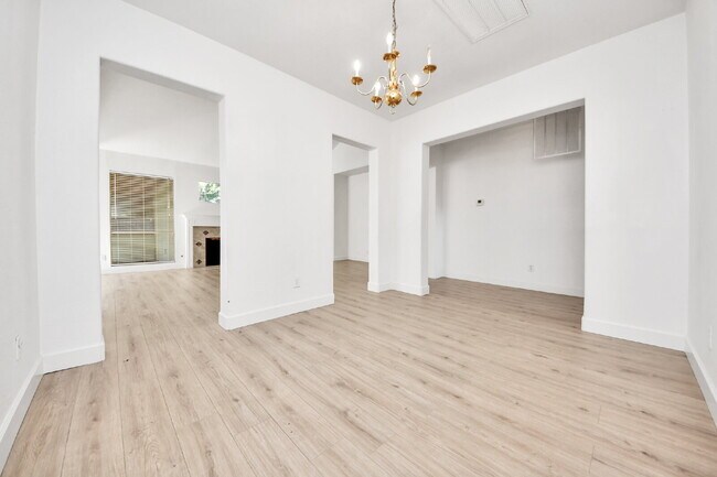 Building Photo - Spacious 4-Bedroom Home with Private Office & Room for Everyone!