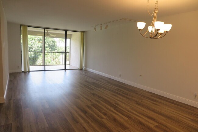 Building Photo - 6562 Boca Del Mar Dr