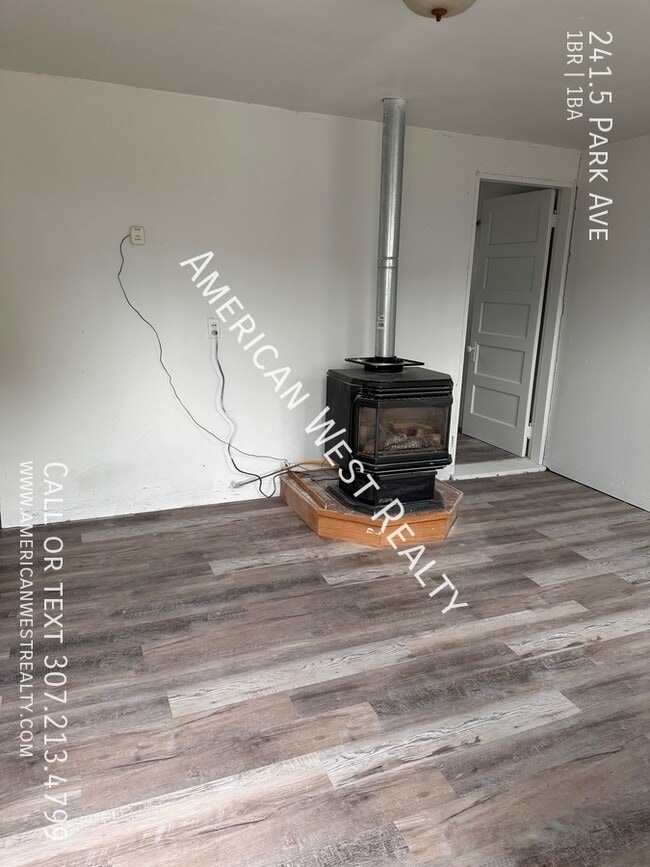 Building Photo - 241.5 Park Ave