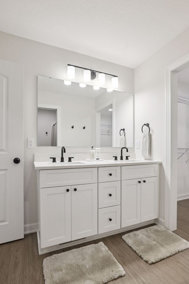 Building Photo - 3 Bedroom Town Home