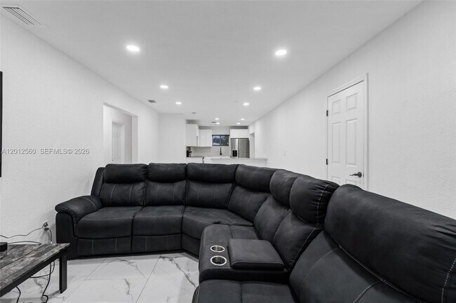 Building Photo - 4530 SW 25th St