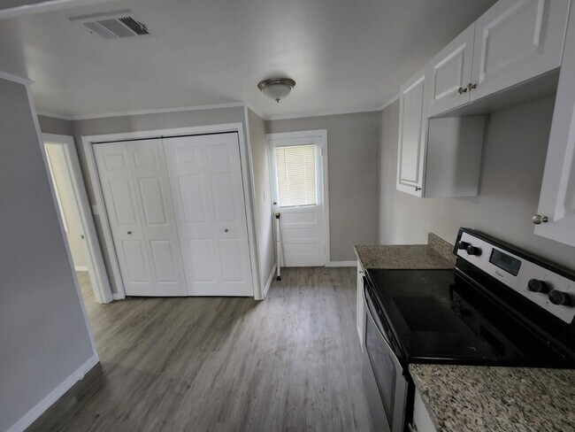 Building Photo - 602 NW 1st Ave