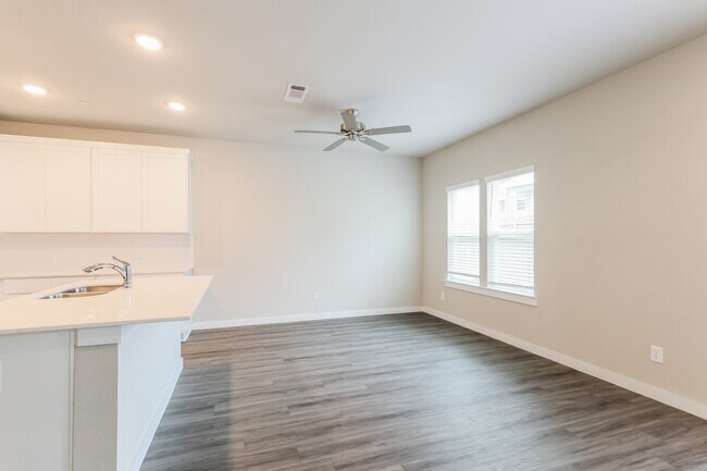 Building Photo - 18334 W Centro Cir