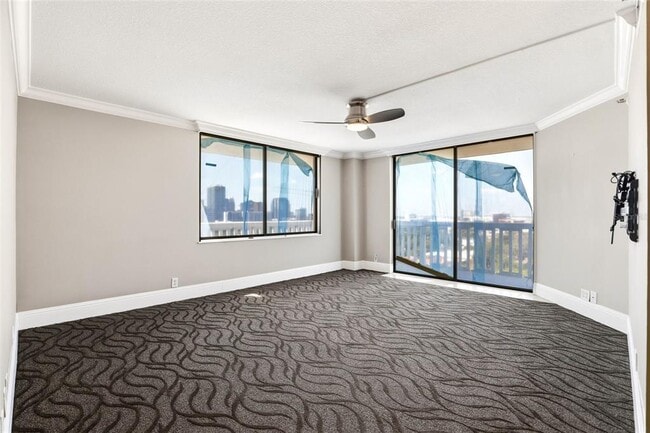 Building Photo - 400 E Colonial Dr