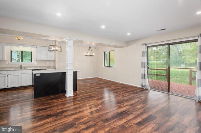 Building Photo - 201 Fairfax Ct