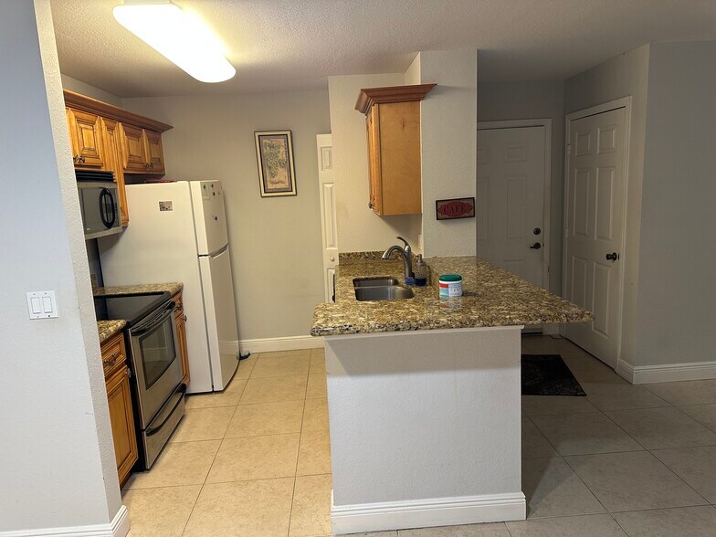 Kitchen - 7405 Vista Way