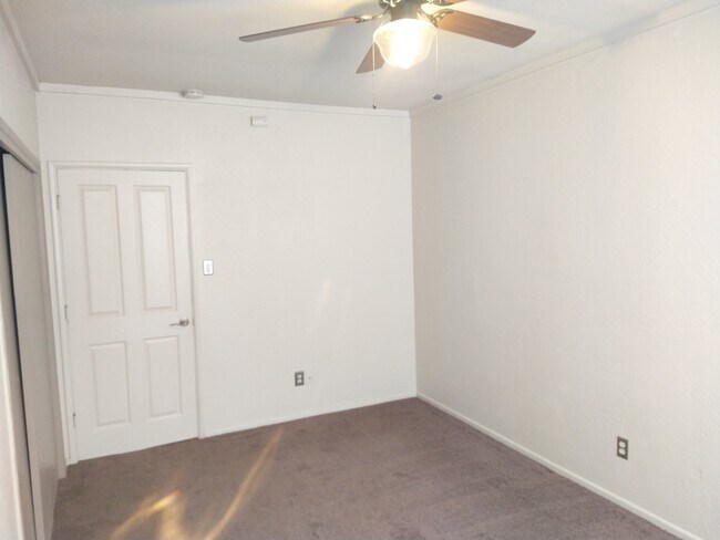 Bedroom - 704 N Thompson Ave