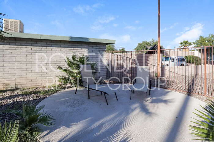 Building Photo - 1518 E Hedrick Dr