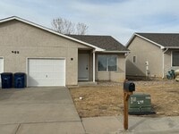 Building Photo - 935 Village Cir