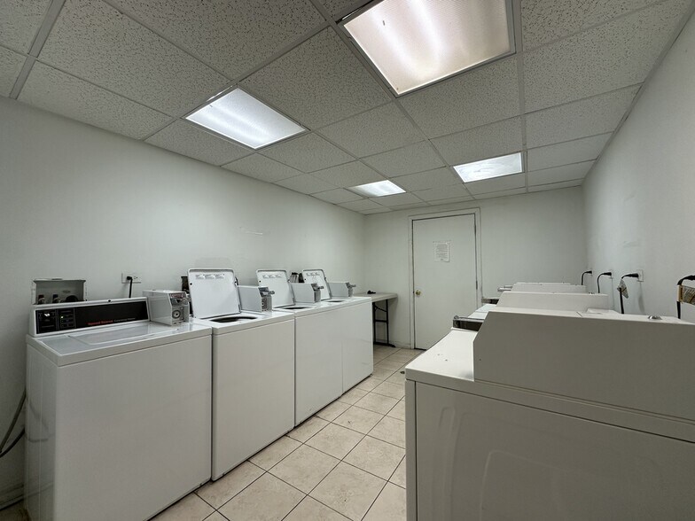 Building Photo - 5054 N Winthrop Ave