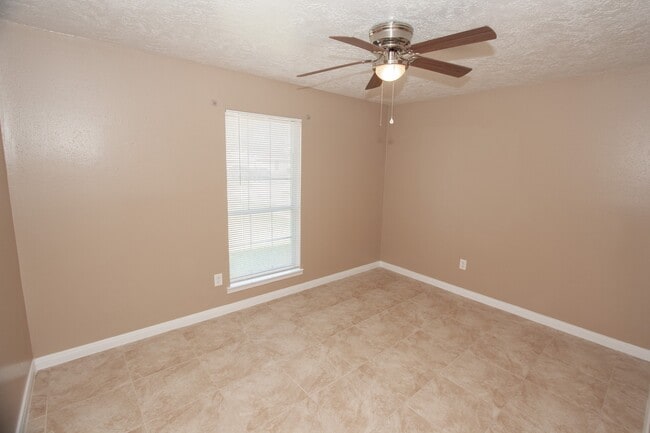 Building Photo - 23302 Pennsgrove Rd