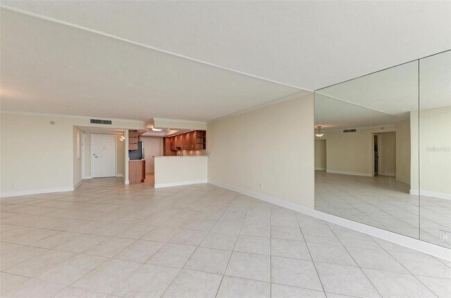 Building Photo - 435 S Gulfstream Ave