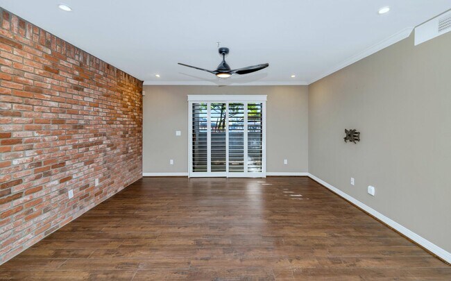 Building Photo - 2025 E Campbell Ave