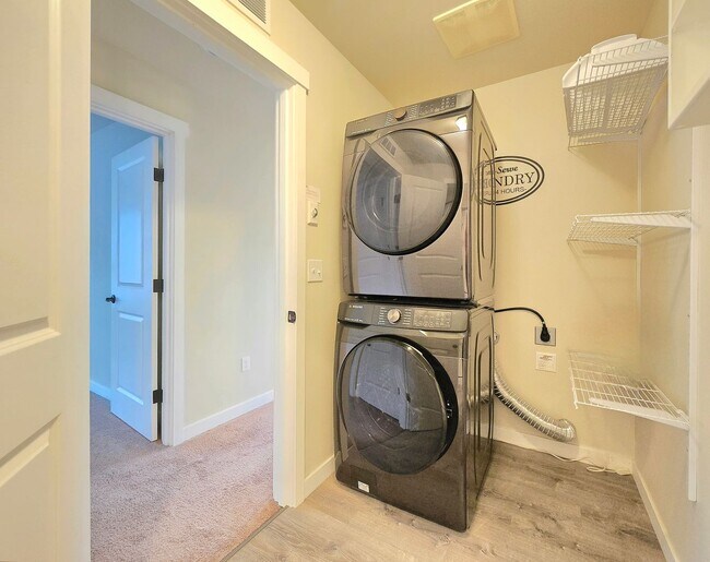 Building Photo - Bright & Spacious 4-Bedroom Home for Rent ...