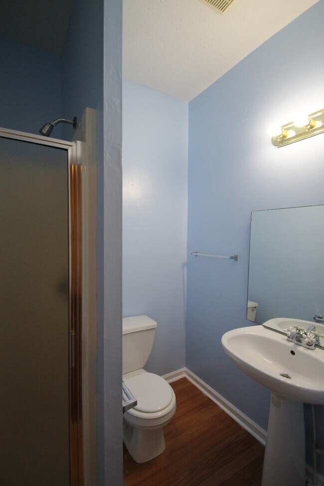 Building Photo - 338 Ebenezer Ave