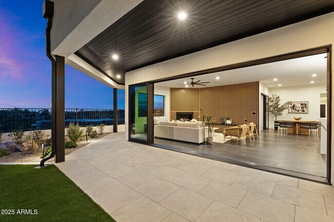 Building Photo - 3135 E Palo Verde Dr