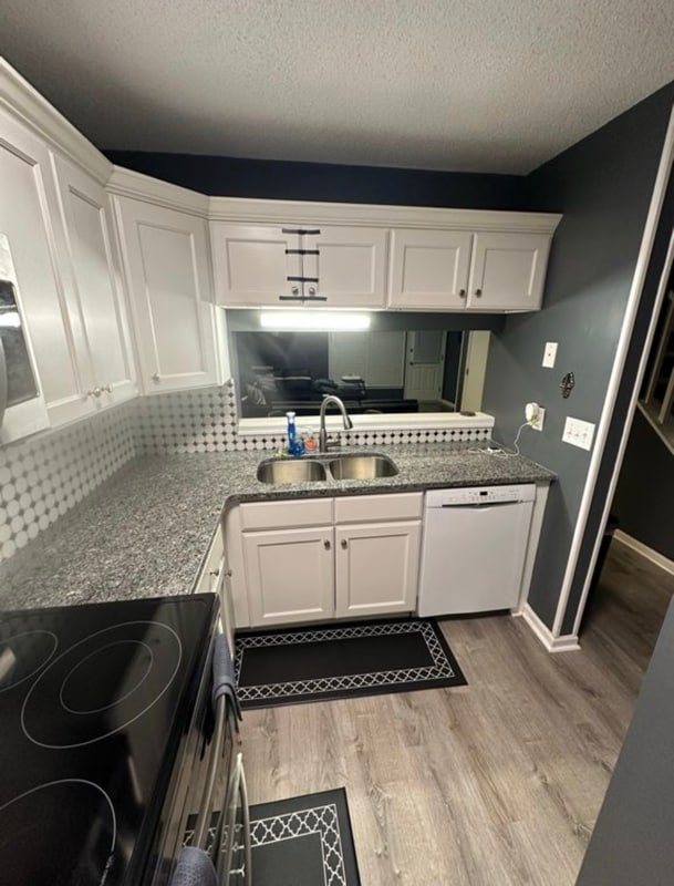 Building Photo - 15 Grove Park Rd