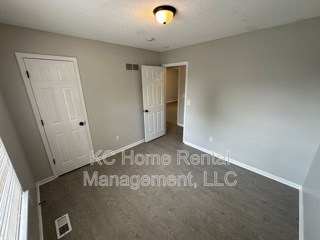 Building Photo - 1400 Cypress Dr