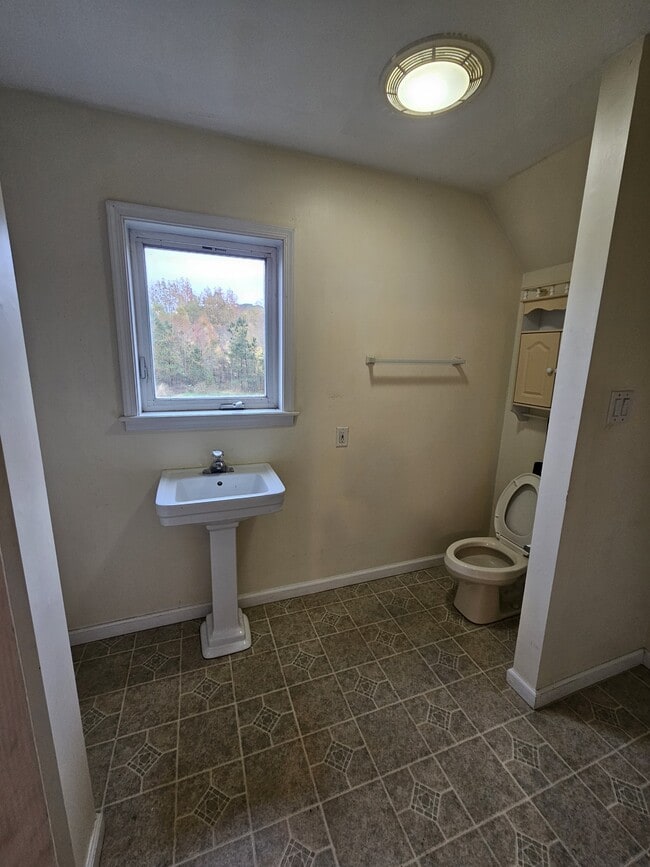 Building Photo - 6984 Mackenzie St