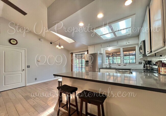 Building Photo - Cedar Ridge 3BR/3BA – Modern Amenities in ...
