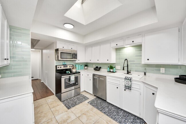 Building Photo - 18209 Vinland Dr