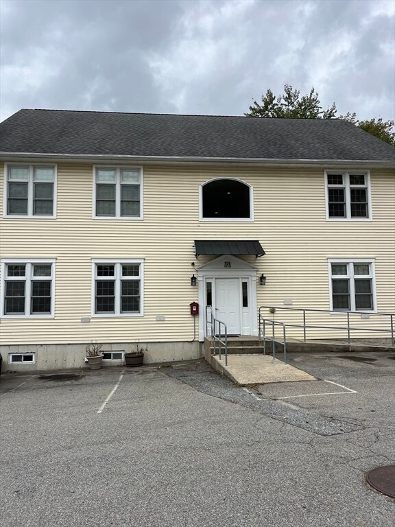 Primary Photo - 136r Main St