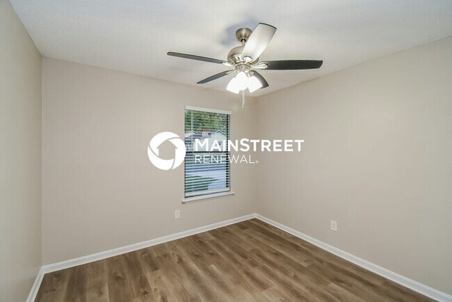 Building Photo - 3 Bedroom Pet-Friendly Home in Jacksonville, FL with Main Street Renewal