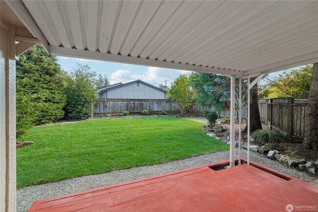 Building Photo - Amazing 3 br rambler w/ garage on LARGE fenced lot!