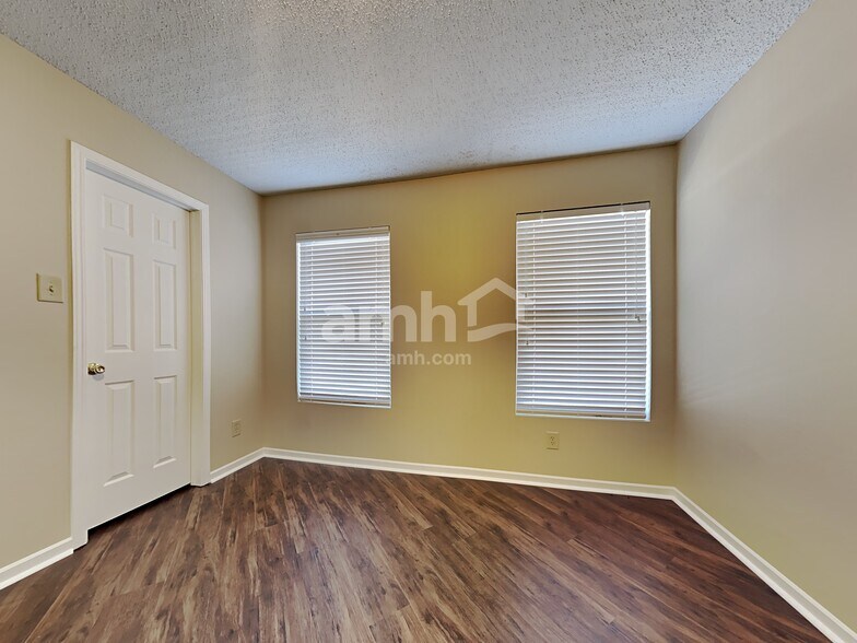 Building Photo - 10383 Homestead Dr