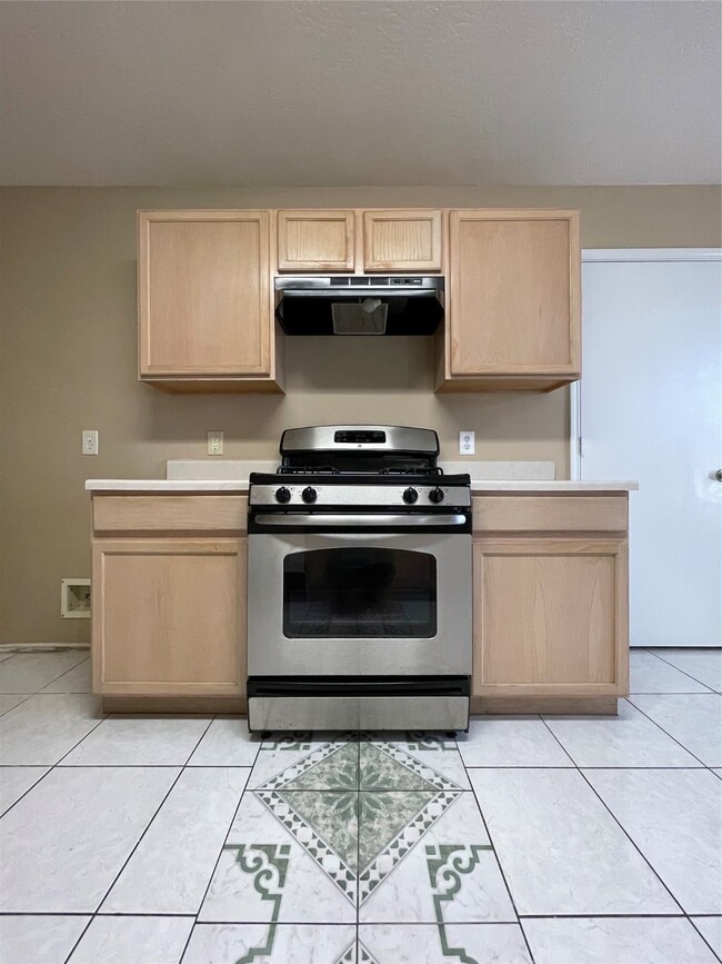 Building Photo - 719 Willow W Dr