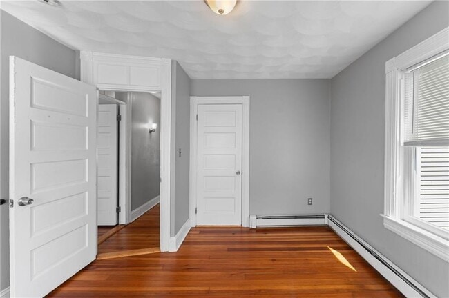 Building Photo - 360 Weeden St