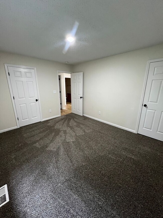 Building Photo - 1908-1910-1910 Arlene Dr