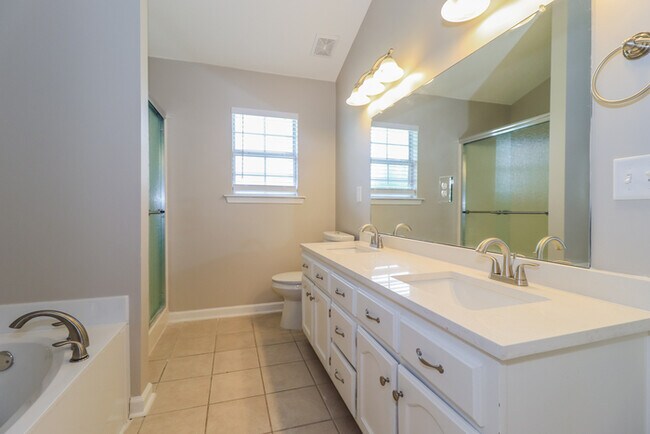 Building Photo - 9920 Averbury Cove
