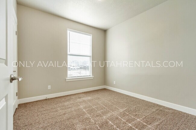 Building Photo - 1128 S 820 E