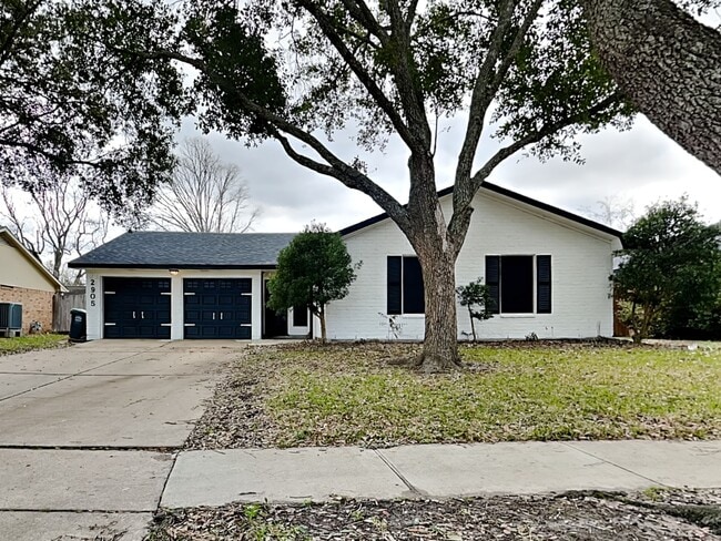 Building Photo - 2905 Shady Creek Dr