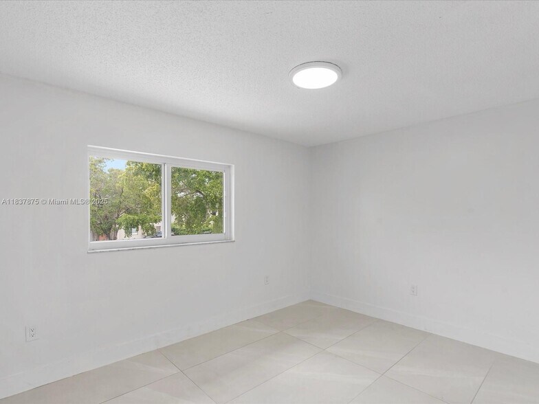 Building Photo - 1790 W 58th St