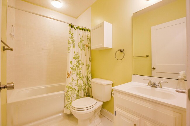 Main floor bath - 5415 Emerson Ave S