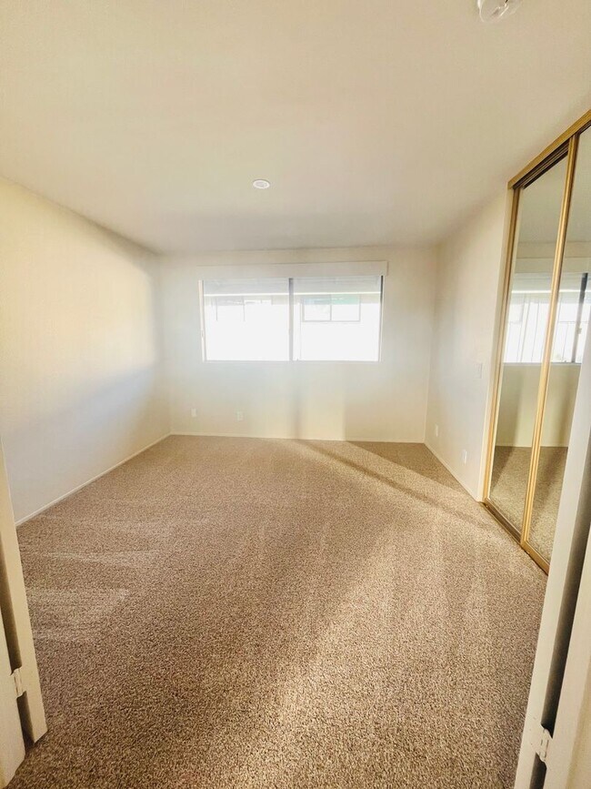 Building Photo - LA JOLLA VILLAGE LIVING! SPACIOUS 3BD/2.5BA TOWNHOME AVAILABLE JUNE for $4,795/mo!
