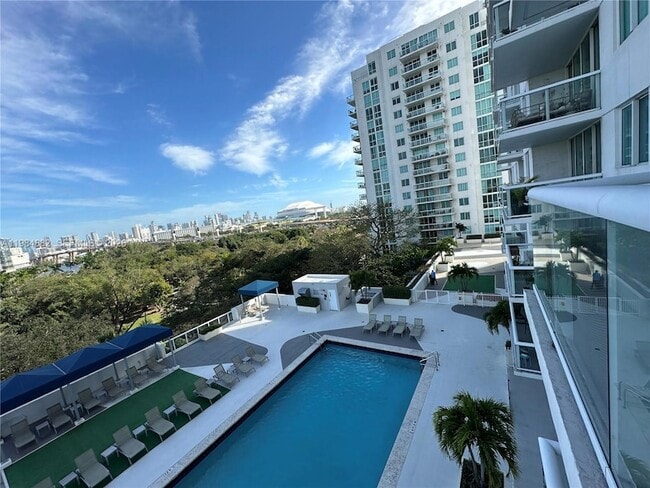 Building Photo - 1861 NW S River Dr