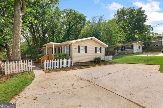 Building Photo - 2051 College Ave NE