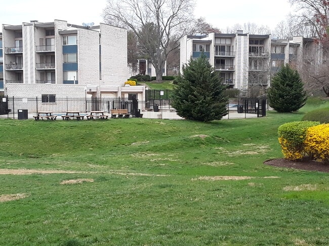 Building Photo - 14416 Parkvale Rd