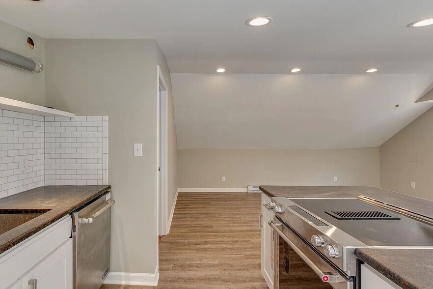 Living Dinning - 253 Thuss Ave