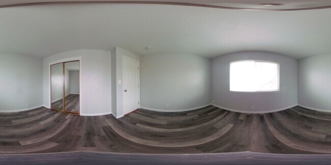 Building Photo - Upstairs 2 Bedroom/1 Bath Apartment with Garage in Charming and Well Maintained Four-Plex