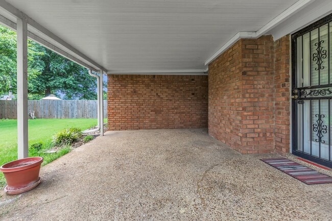 Building Photo - 6613 Stephan Ridge Dr