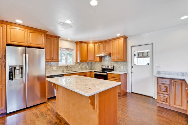 Building Photo - Updated 3BR/2BA Home with Great Schools and Convenient Location