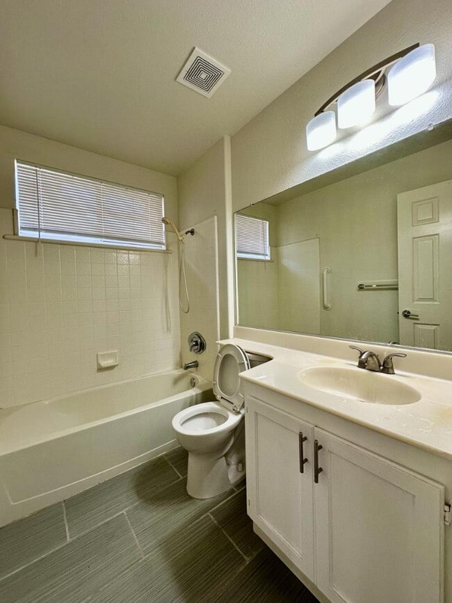 Building Photo - 39836 Potrero Dr