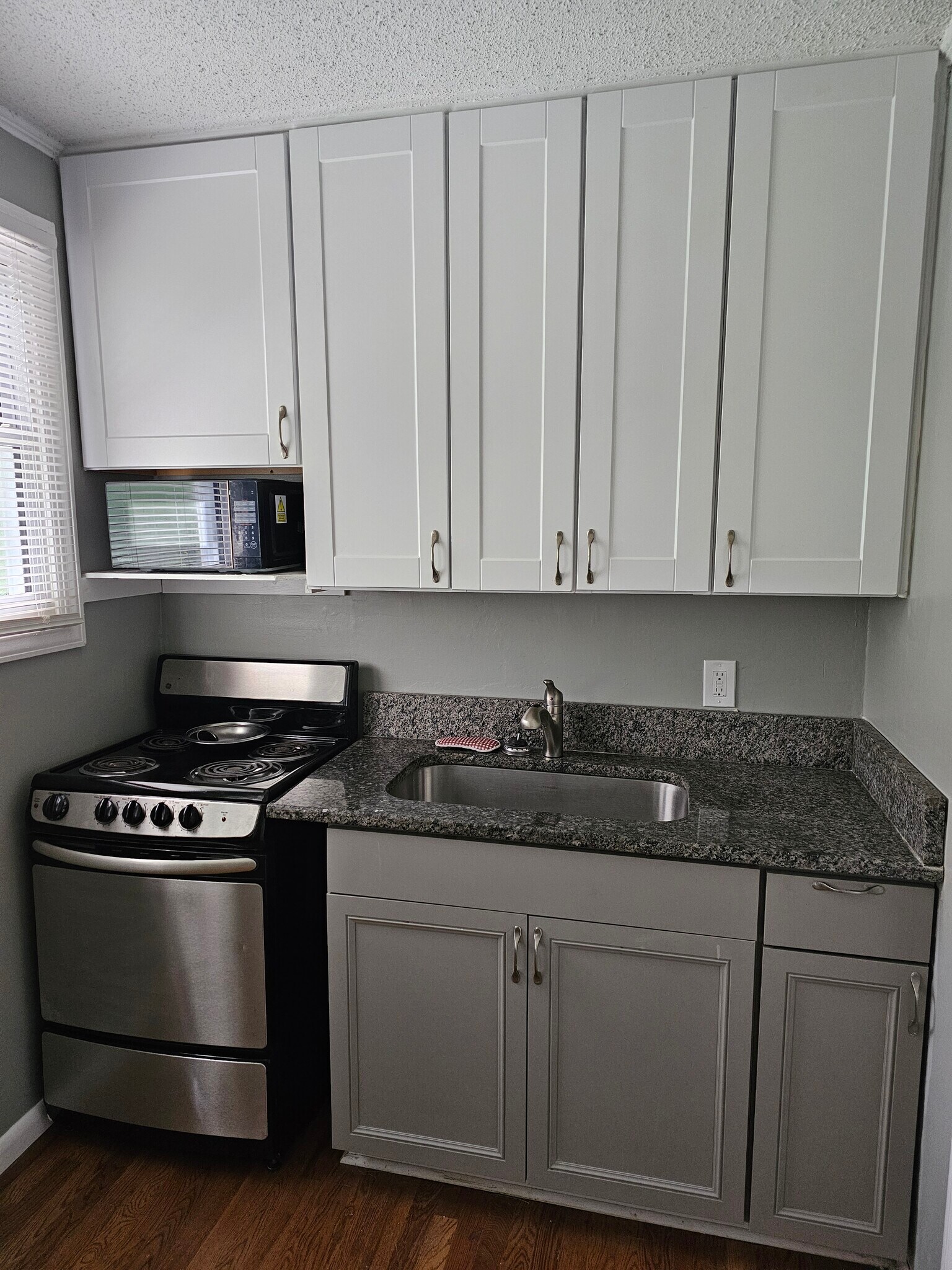 Kitchen - 528 Overlook St