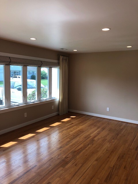 Building Photo - LARRYMORE ACRES