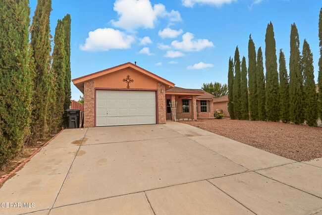 Building Photo - 14336 Puentecillas Dr